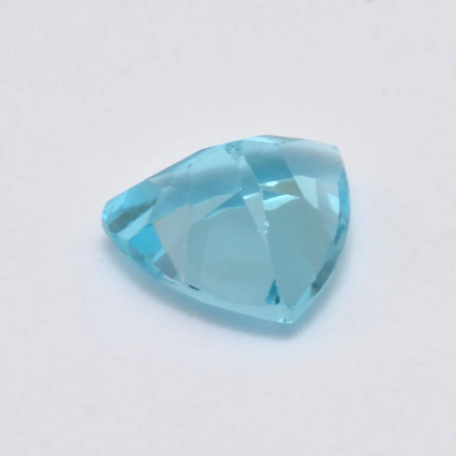 Pierre taillée Topaze Bleue Trillion 2,75ct 