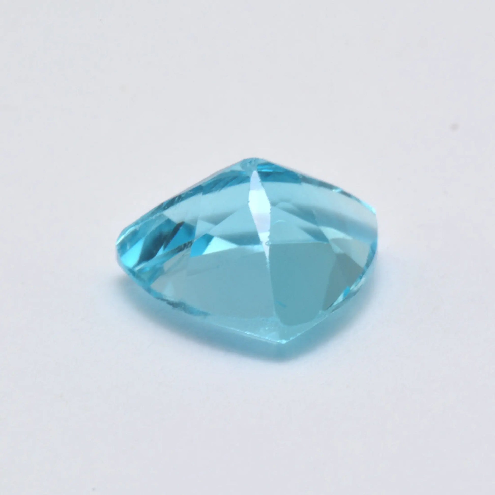 Pierre taillée Topaze Bleue Trillion 2,75ct 