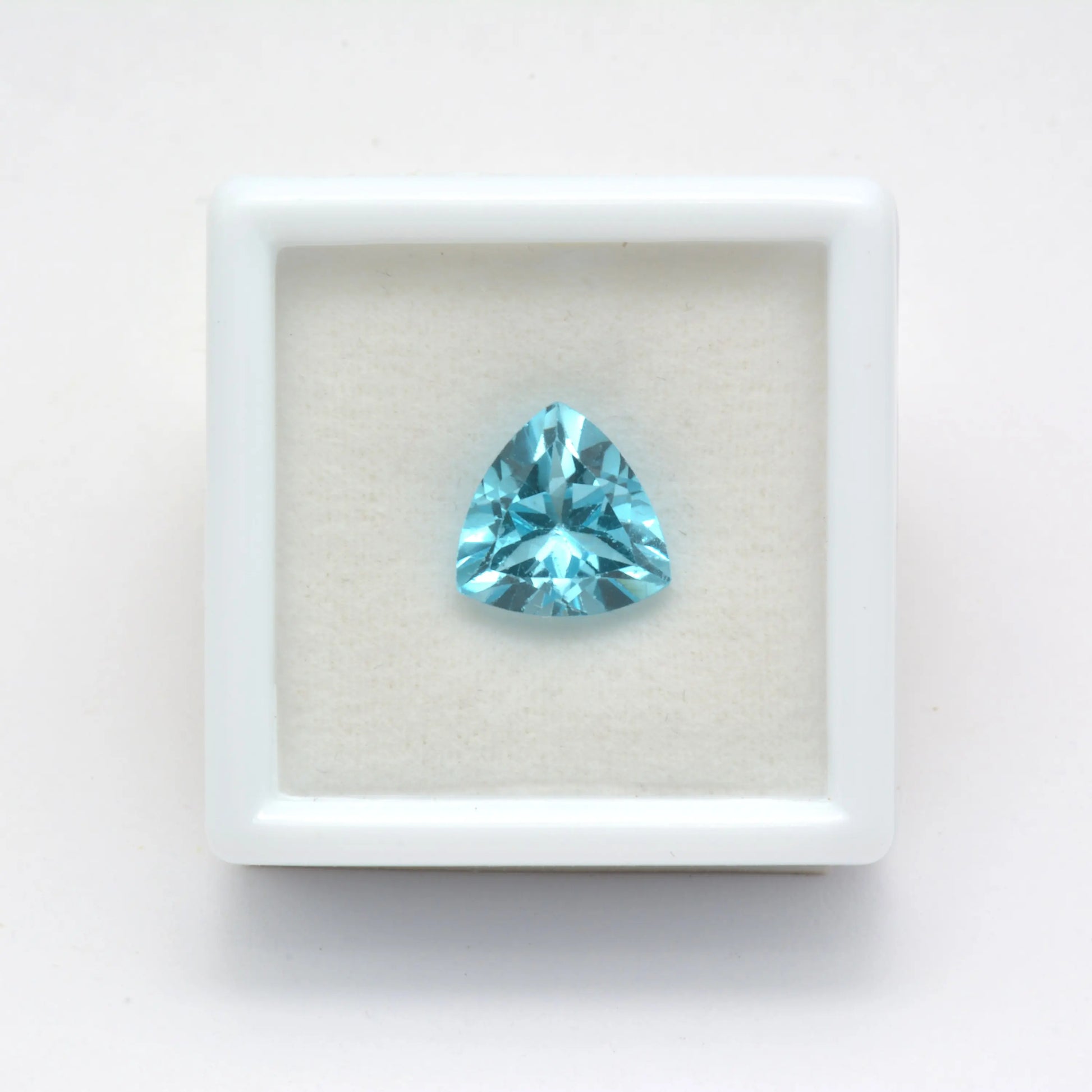 Pierre taillée Topaze Bleue Trillion 2,75ct 