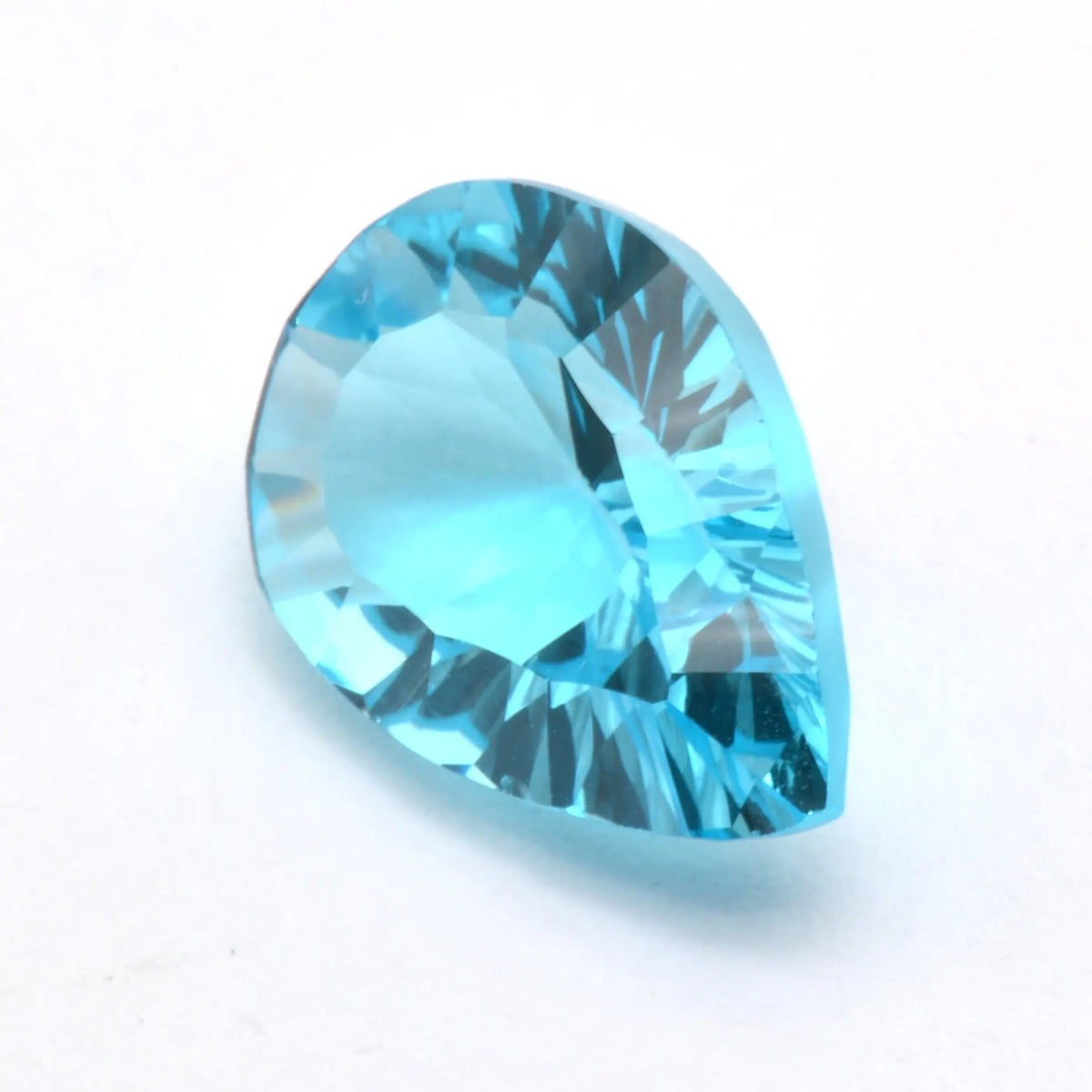 Pierre taillée Topaze Bleu Suisse Poire 7,54ct 