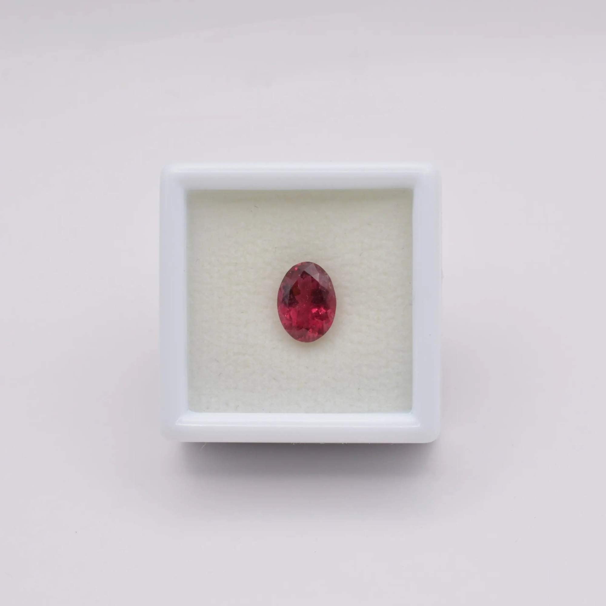Pierre taillée Tourmaline Rose Ovale1,22ct 