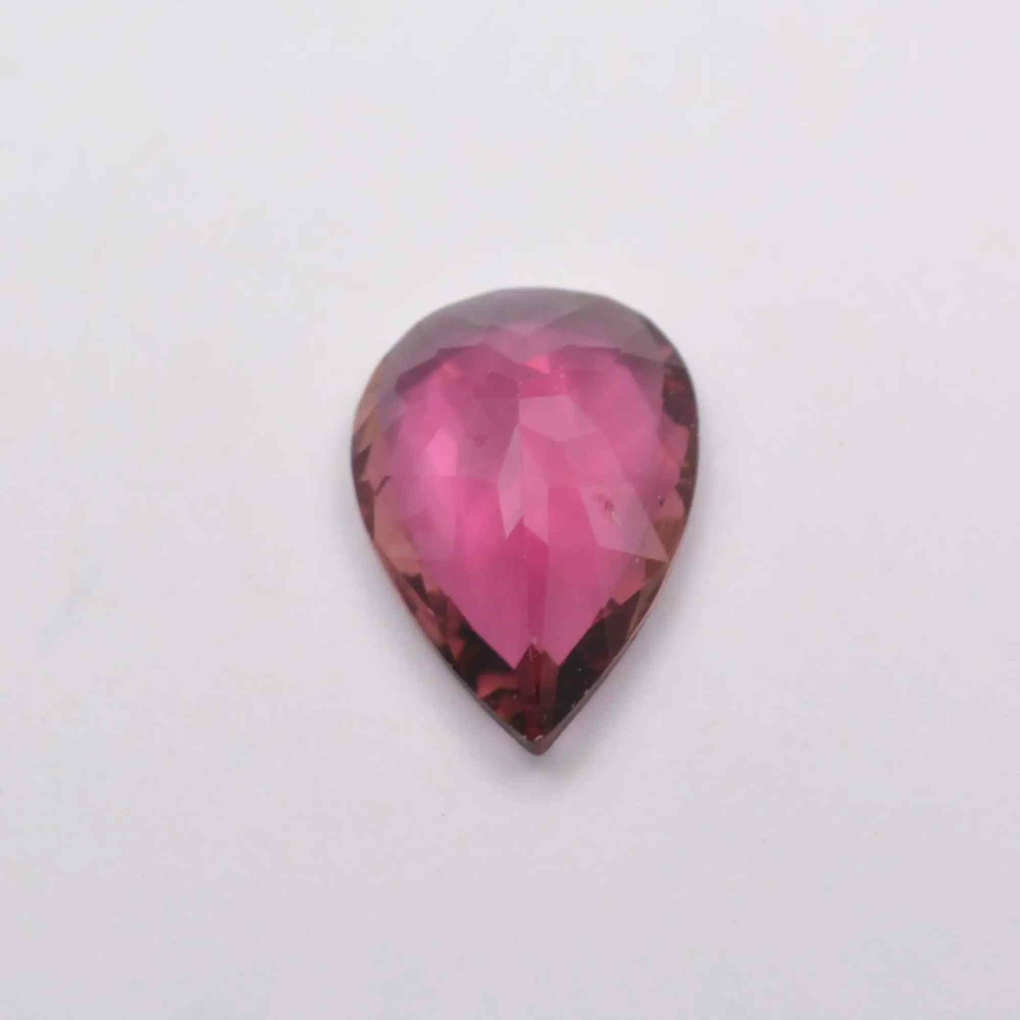 Pierre taillée Tourmaline Rose Poire 0,76ct 