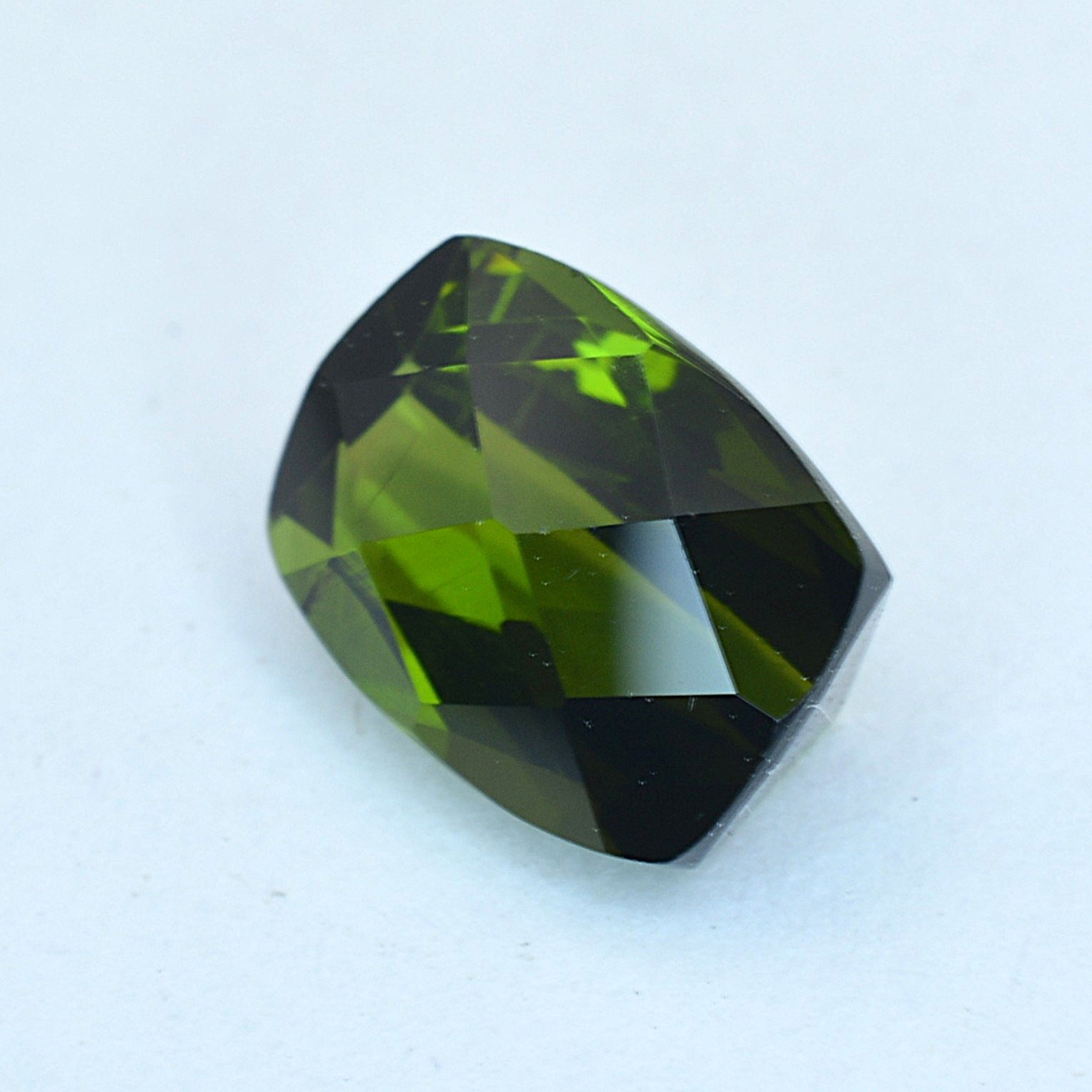 Pierre taillée Tourmaline Verte Coussin Rectangle 1,40ct 