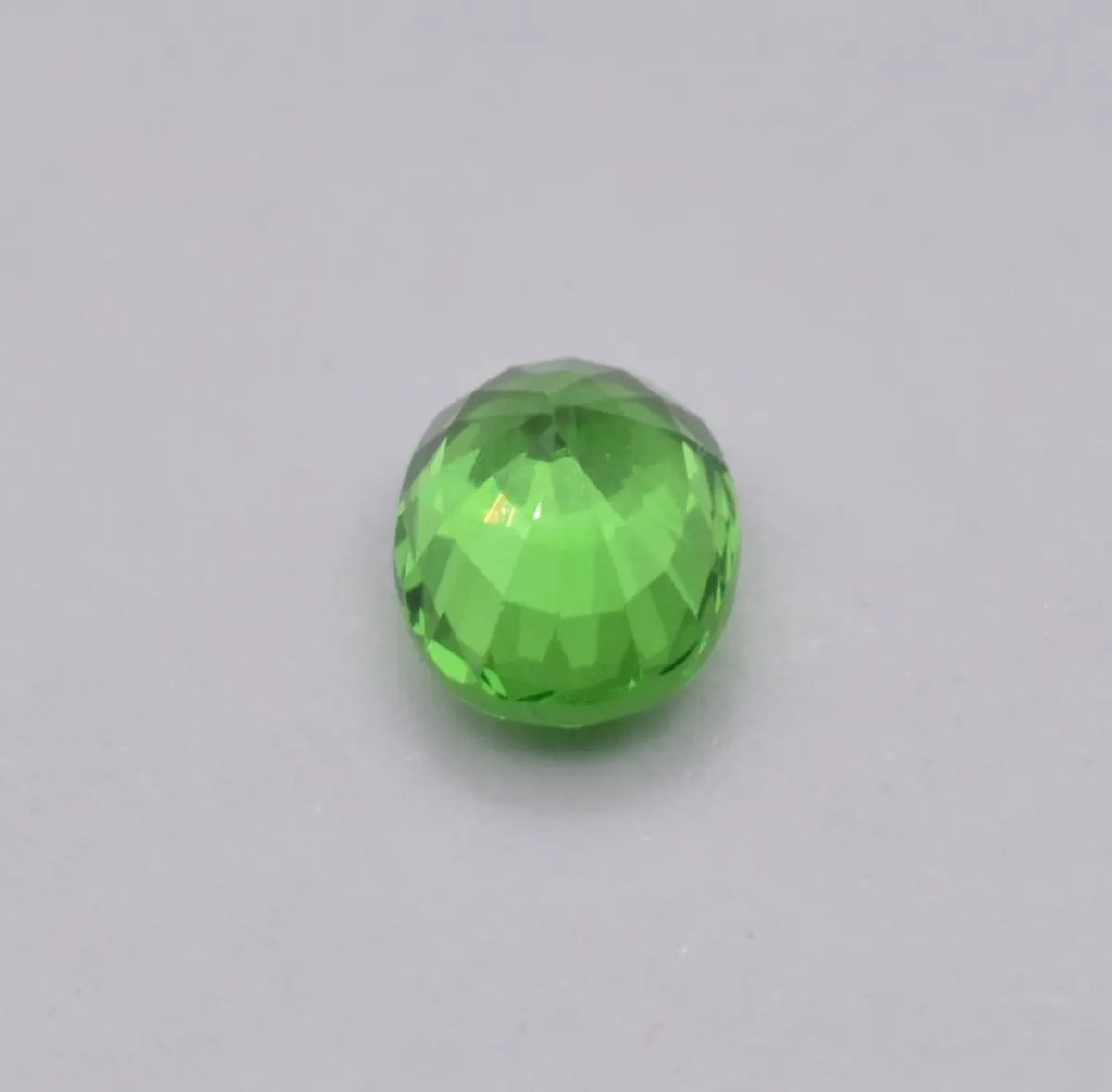 Pierre taillée Grenat Tsavorite Ovale Vert 0,77ct