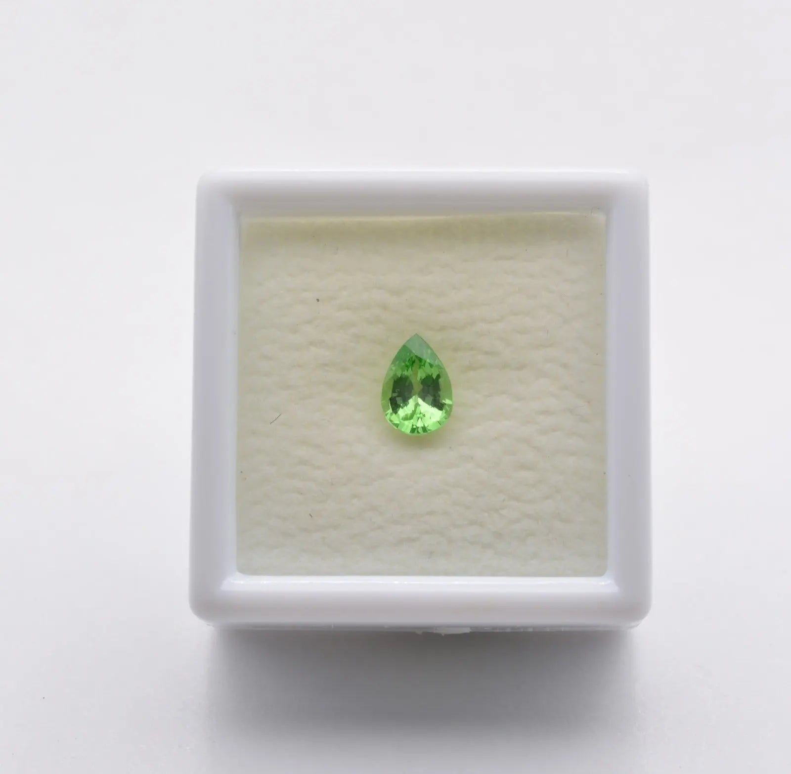 Grenat Tsavorite Poire Vert 0,57ct - pierre précieuse - gemme