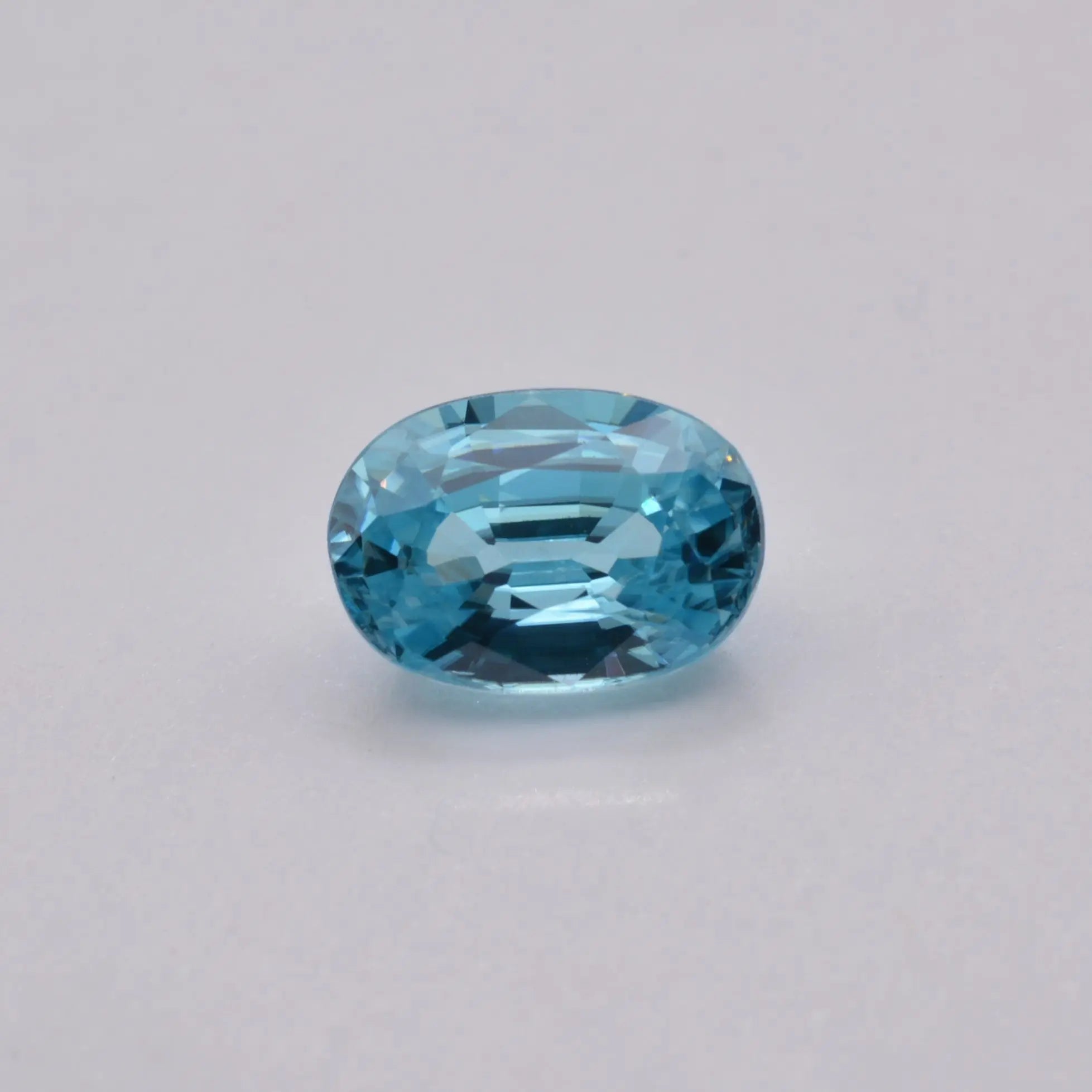Pierre taillée Zircon Bleu Ovale 2,48ct