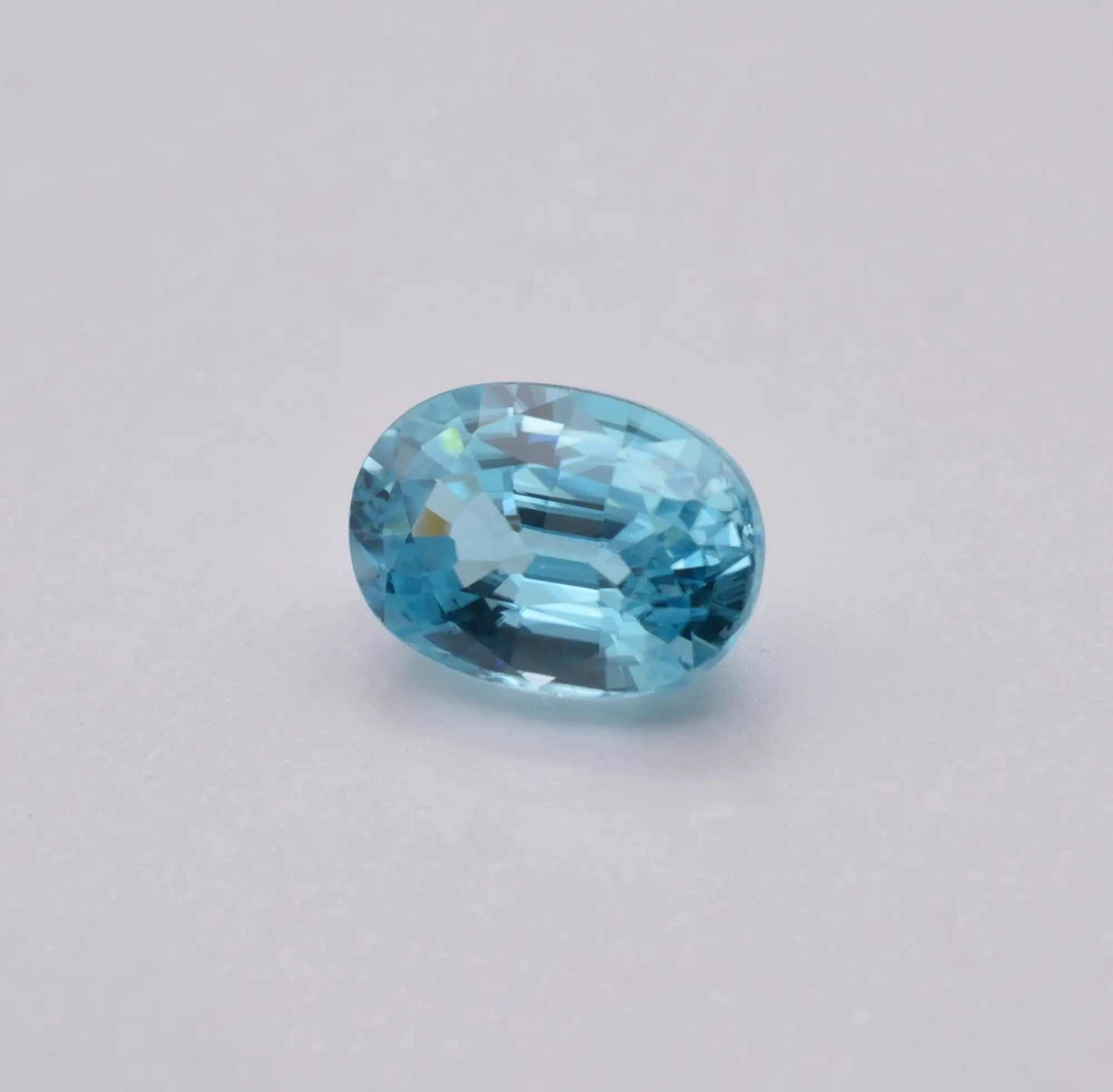 Pierre taillée Zircon Bleu Ovale 2,48ct