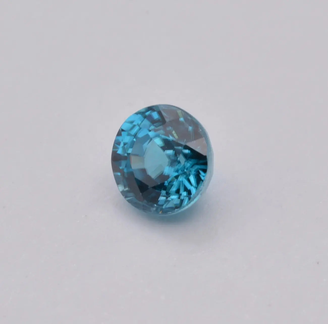 Pierre taillée Zircon Bleu Rond 1,35ct