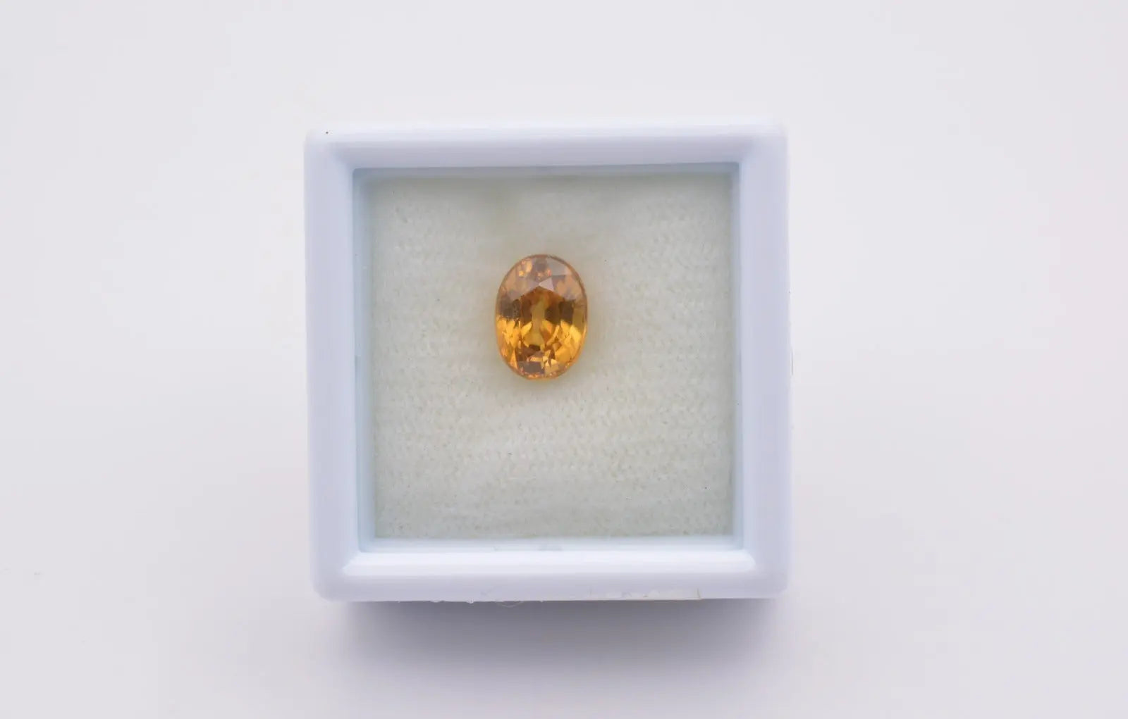 Pierre taillée Zircon orangé Ovale 2,40ct