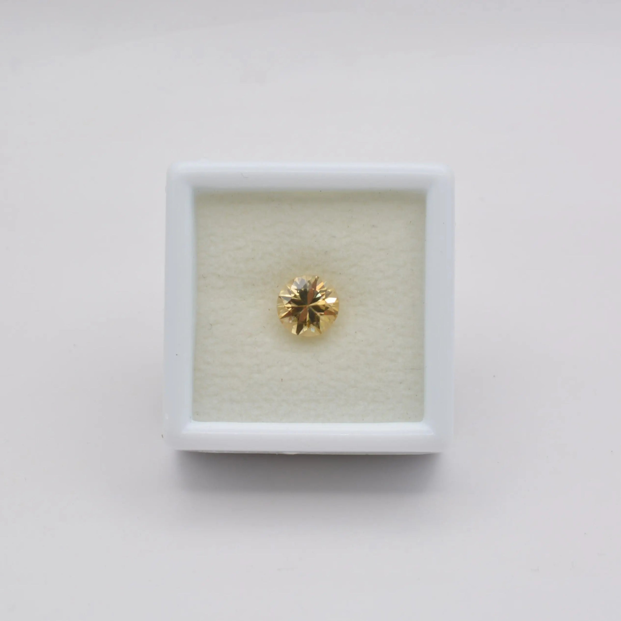 Pierre taillée Zircon Jaune Rond 1,36ct