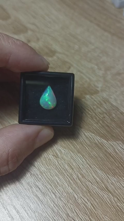Opale Cabochon Poire 2,76ct